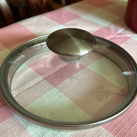 Vintage red enamel canister/ice bucket with clear glass lid. Metal accents. ♥️ - Picture 4 of 4